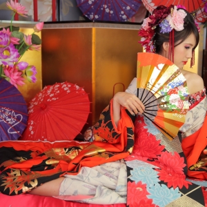 写真:テレビ取材でのボイメン小林豊さんと同じ衣装で花魁体験