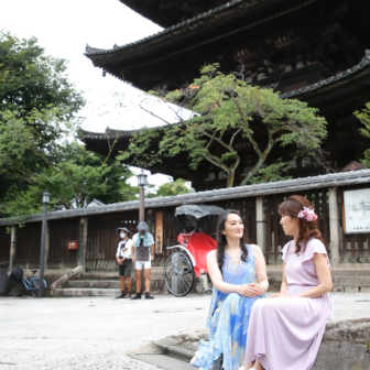 写真：京都・八坂庚申堂や八坂の塔でご友人とポートレートロケ撮影
