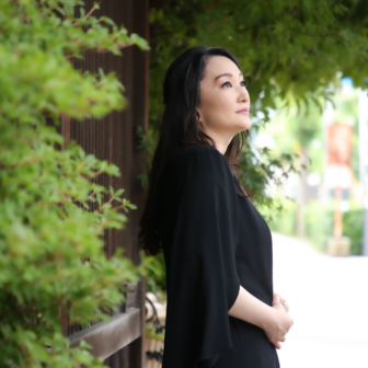 写真:京都・八坂庚申堂や八坂の塔でご友人とポートレートロケ撮影