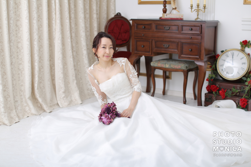写真:ウェディングドレスでスタジオ変身写真撮影