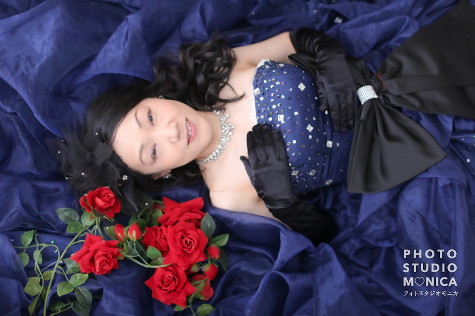 写真:ブルーのカラードレスでスタジオ変身写真撮影+一着追加