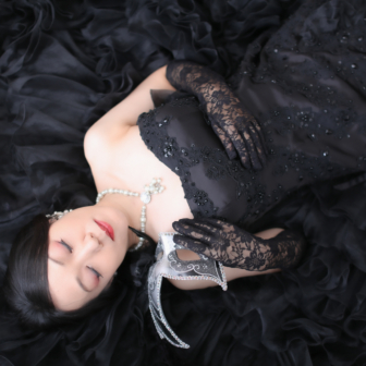 写真：黒のカラードレスでスタジオ変身写真撮影＋一着追加