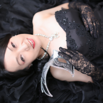 写真:黒のカラードレスでスタジオ変身写真撮影+一着追加