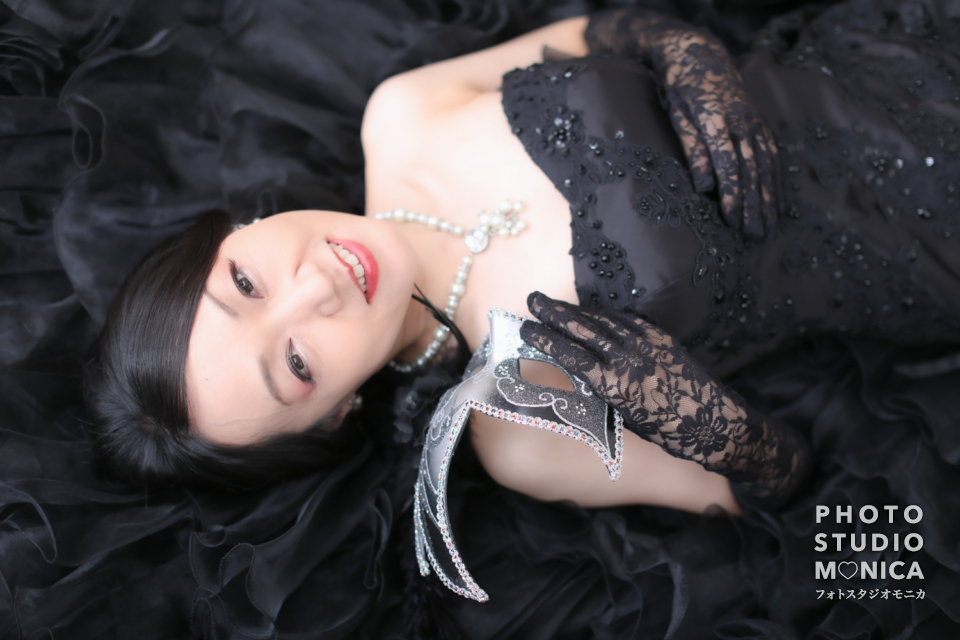 写真:黒のカラードレスでスタジオ変身写真撮影+一着追加