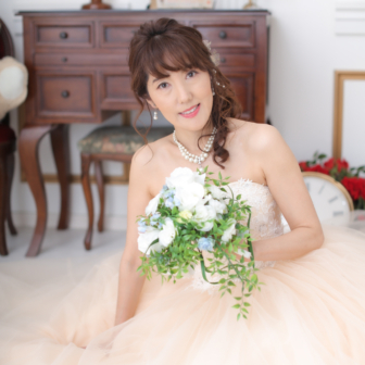 写真:エレガントなドレスでご友人とスタジオ変身写真撮影