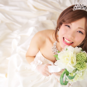 写真：ウェディングドレスでスタジオ撮影☆