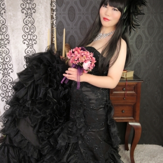 写真：シックなブラックドレスで変身＆古典花魁体験