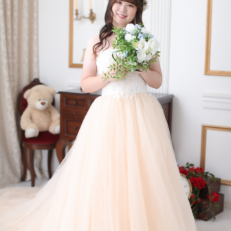 写真:ウェディングドレスのお嬢さまと還暦記念の家族写真撮影