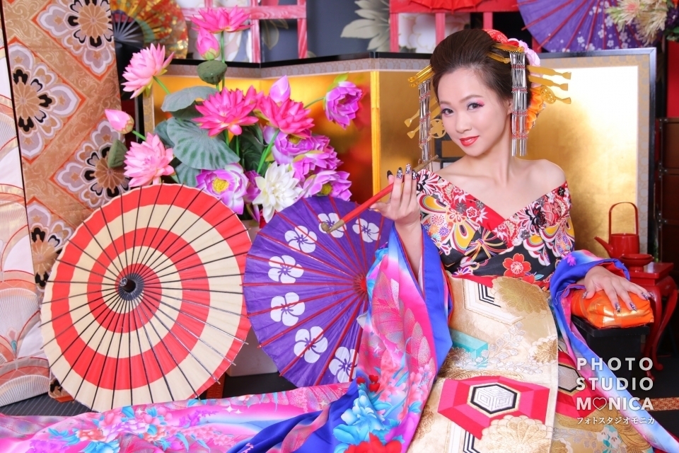 美しい額と肩を見せて艶やかで色っぽい古典風花魁 ギャラリー 京都の花魁体験®・変身写真フォトスタジオモニカ