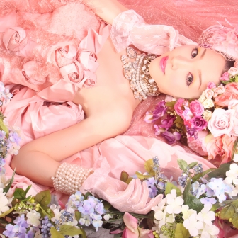 写真：ピンクのカラードレスで変身体験
