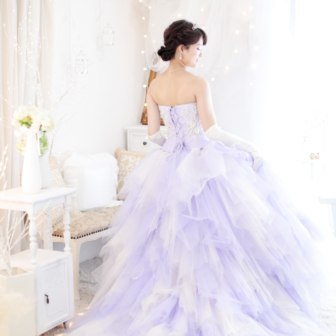 写真:リニューアルスタジオにて薄紫のカラードレスでお姫様撮影