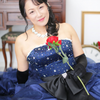 写真:全カットドレス花魁プランでスタジオ撮影